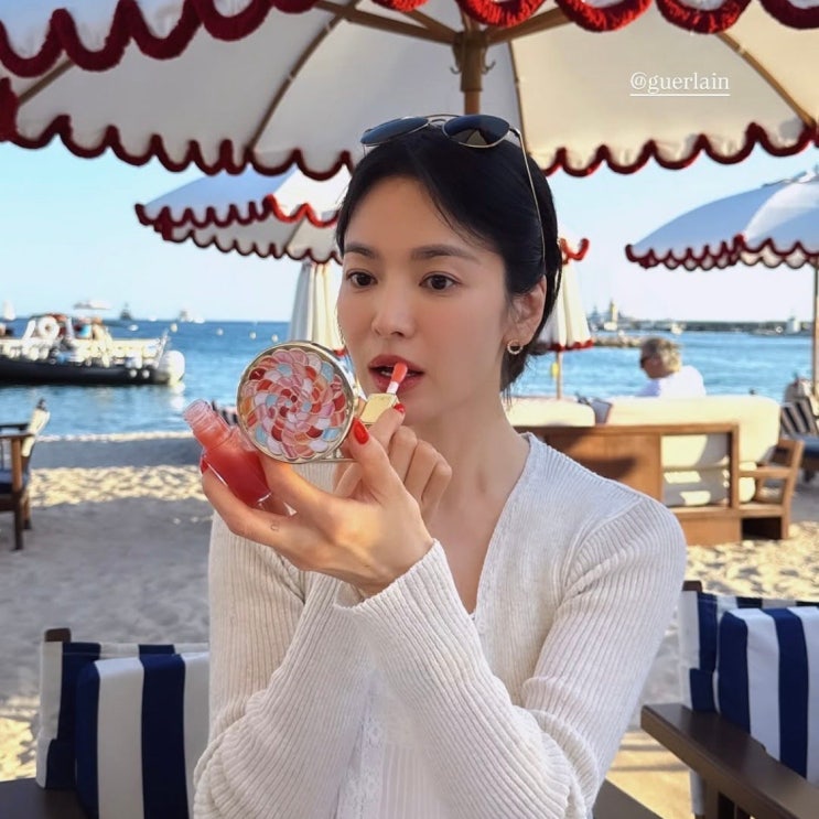  송혜교 휴양지 메이크업 공개 립오일 어디꺼야?