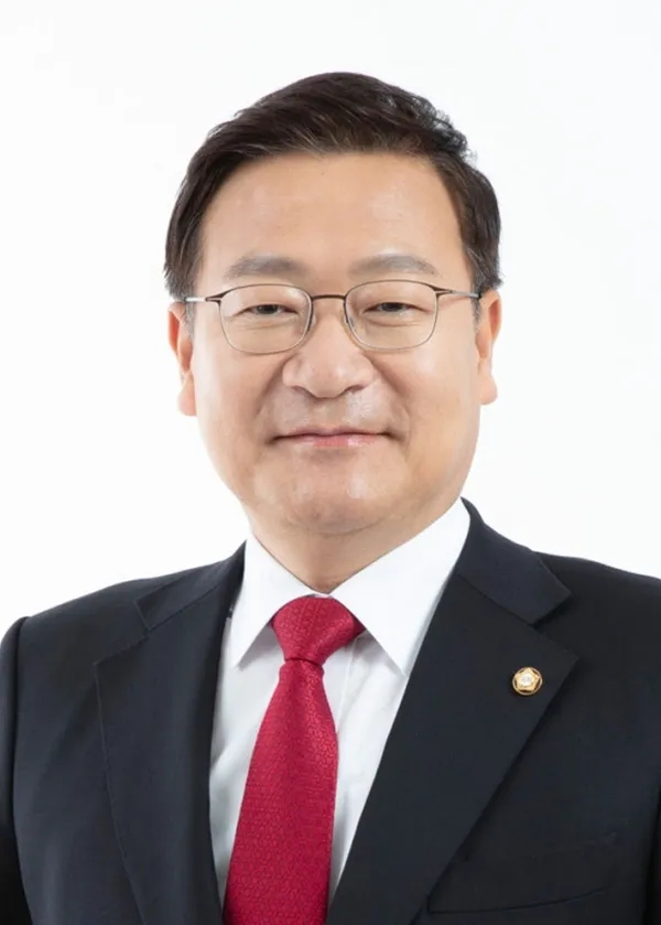 <b>정점식</b> 국민의힘 프로필 <b>원내대표</b> 선출, 당내 변화 신호일까?