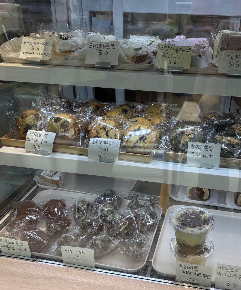 [송도 카페] 너구리 베이크샵 : 구움과자, 케이크가 유명한 송도 디저트 맛집!