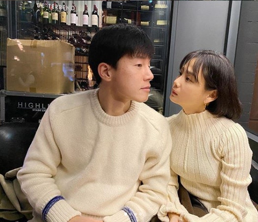 부적절하게 너를 갖는 밤... 김무열의 '역대급 트위터 실수'가 맺어준 윤승아와의 5년 연애와 ....