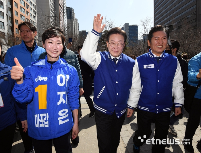 與 <b>대변인</b> <b>이지은</b>, 李대통령에 “尹이 누구 찍어서 당대표 시켜... 