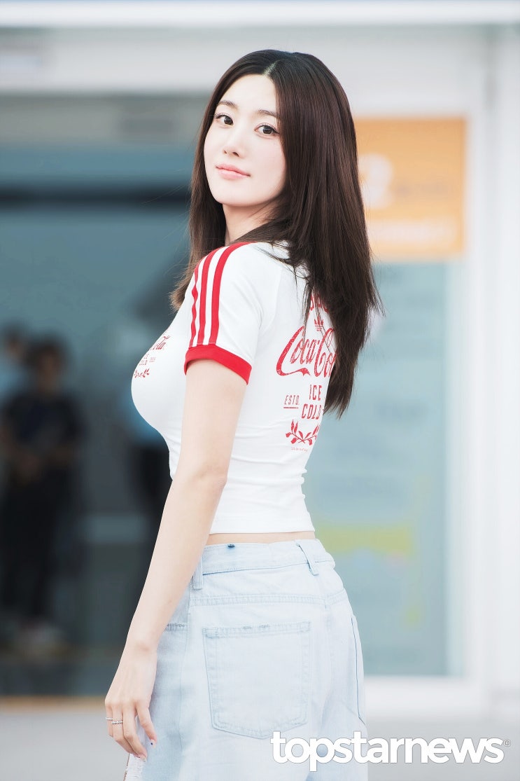 권은비, 반할 수밖에 없는 순간... 월드컵 응원단 출국룩 시선집중
