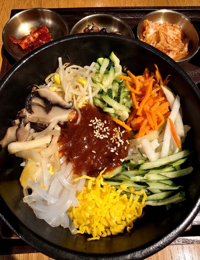 도곡역 맛집 [가족회관] 신세계푸드마켓 도곡점, 명인의 돌솥비빔밥 맵찔이의 눈물 후기 (타....