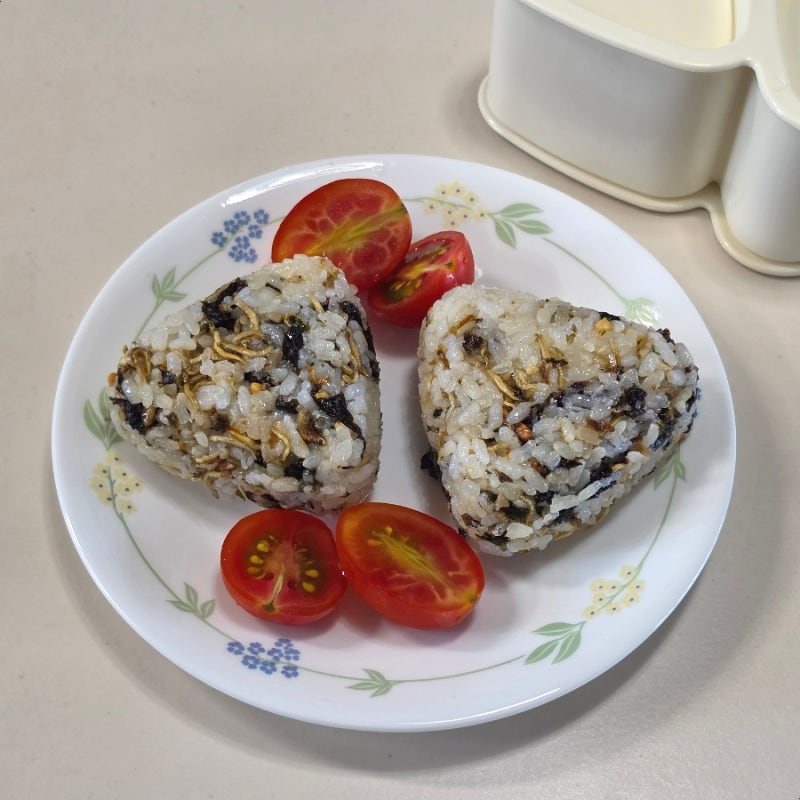 다이소 삼각김밥틀, 모양 하나 바뀌었을 뿐인데 달랐어요