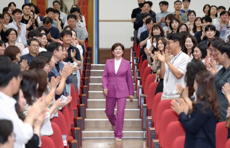 오랜만에 인사드립니다. 대구광역시<b>교육감</b> 강은희입니다.