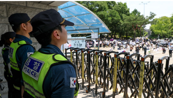 [긴급속보] <b>잠실 개표소</b> 시위 격화…경찰 “<b>폭행</b> 발생 시... 