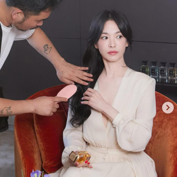  단발 지우고 긴 머리 변신! 송혜교, 압도적인 여신미모 헤어스타일