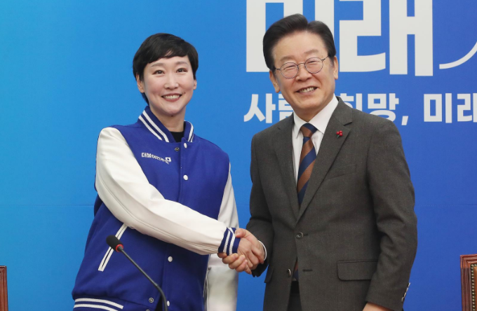 민주당 <b>이지은 대변인</b> 사퇴, 논란된 한마디에 정치권 발칵