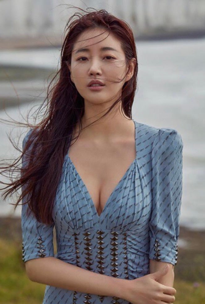 50대 여배우 맞아? 그녀의 피부 몸매 관리 비결 바로 확인하기