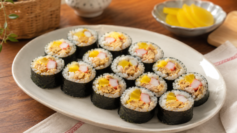 "유부초밥만 만들 줄 알았는데.." 꼬마 유부김밥, 불 없이 10분 만에 끝낸 진짜 방법
