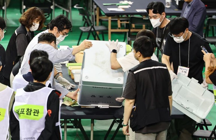 부족 사태' 중앙<b>선관위</b>·지역<b>선관위</b> 등 7곳 대대적 <b>압수수색</b>