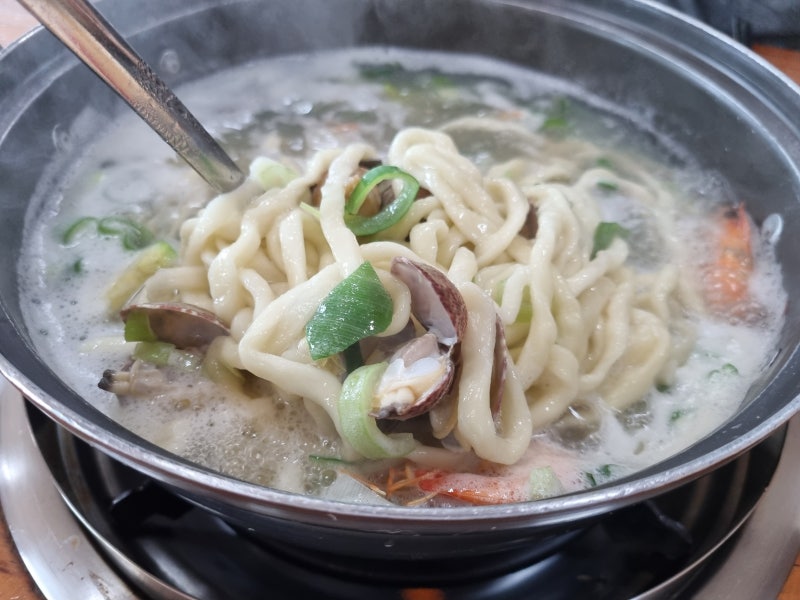 보령칼국수맛집 담백한 해물칼국수 왕만두 포인트