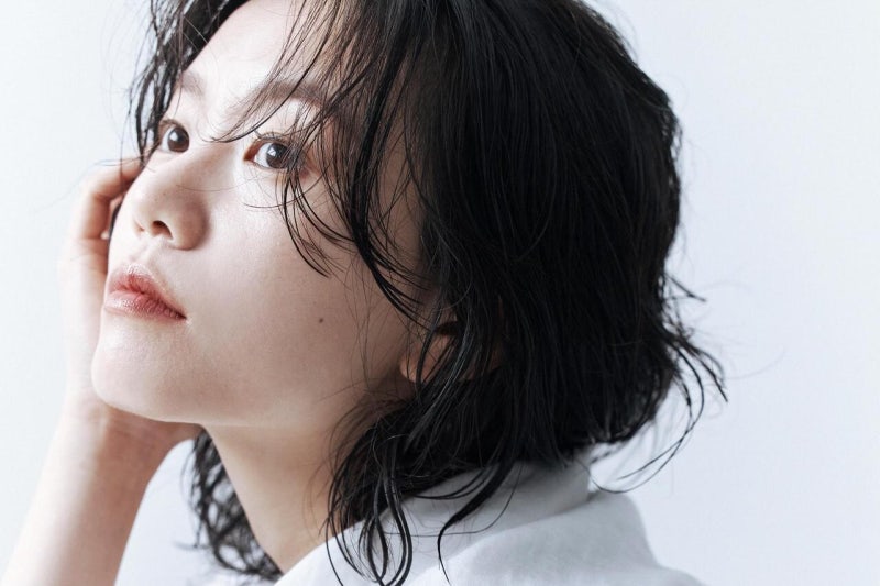 "친한 선후배일 뿐" 이설, 손석구 열애설 뒤 짧은 흑발 화보와 차기작 근황