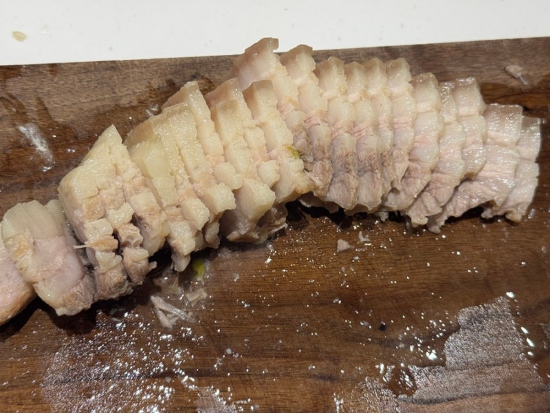 [레시피] 압력밥솥으로 30분 컷! 야들야들 수육 맛있게 삶는법
