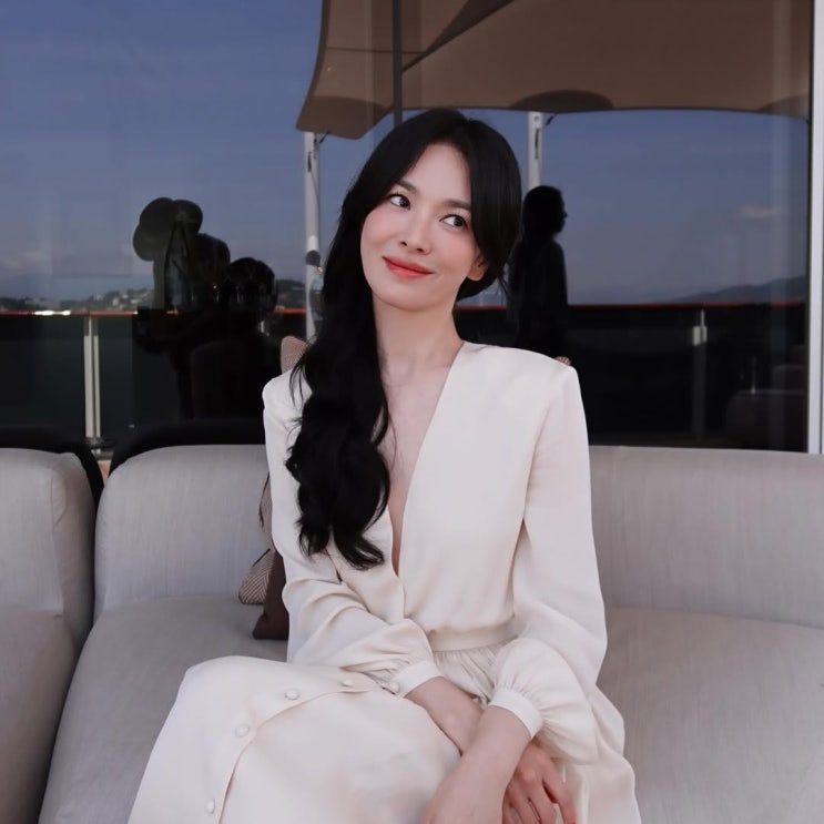  송혜교 "크루즈 패션 대세" 물 오른 휴양지룩의 정석