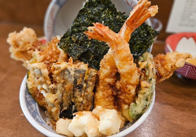  바로 눈 앞에서 만들어주는 텐동의 매력. 완벽한 튀김과 소스의 조화. 텐동 맛집 '텐쿠니' 다녀온 후기