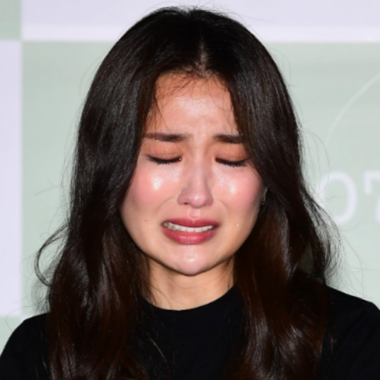  중환자실 딸 두고 촬영장으로 엄마 박하선의 어쩔 수 없었던 눈물 사연 , "중환자실 딸 두고 촬영장으로"...박하선이 끝내 눈물 흘릴 수밖에 없었던 가슴 아픈 사연