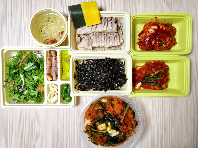 원할머니보쌈족발 매콤하게 청량한 실비김치 양념과 시원한 열무국수 조합