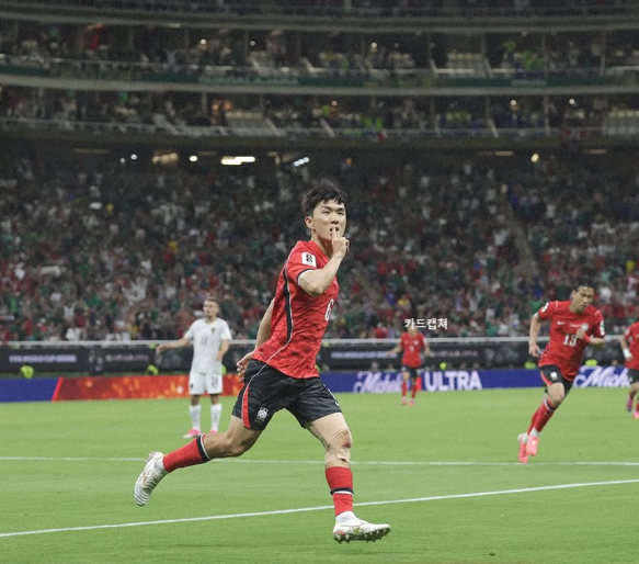 오늘자 카리나 윈터 역대급 미모로 경기장 직관, 대한민국은 체코에 2대1 역전승! 황인범 환상칩샷과 오현규 역전골