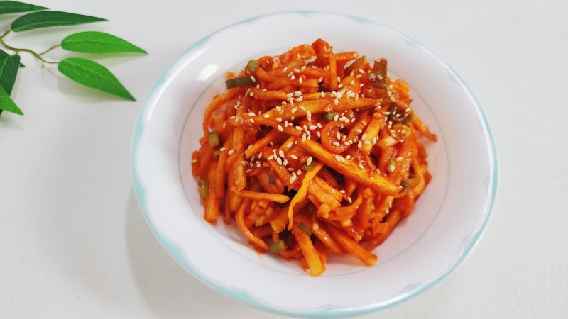 간단 반찬 종류 윤주모 무생채 만드는법 무채 무침 여름 무우생채 만들기