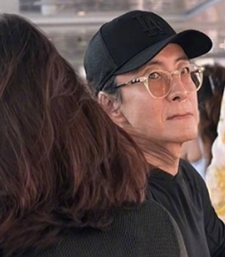 53세 배용준, 싱가포르서 포착 백발도 못 가린 실물 포스 "키 크고 분위기 남달라" 목격담 화....