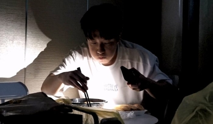 I Live Alone Episode 651: Go Kang-yong's first day of moving, even a first meal in the dark?