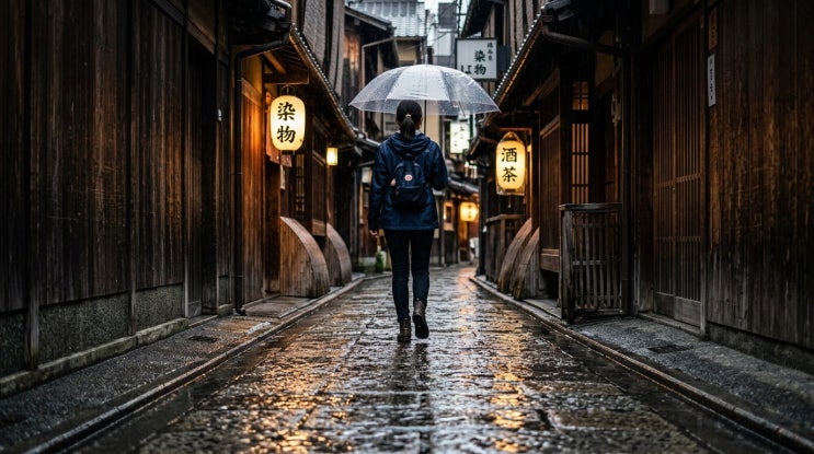  영화 속 주인공처럼 우산 쓰고 걷는 — 비에 젖을수록 고풍스러워지는 일본 '전통 가옥 거리' TOP 3