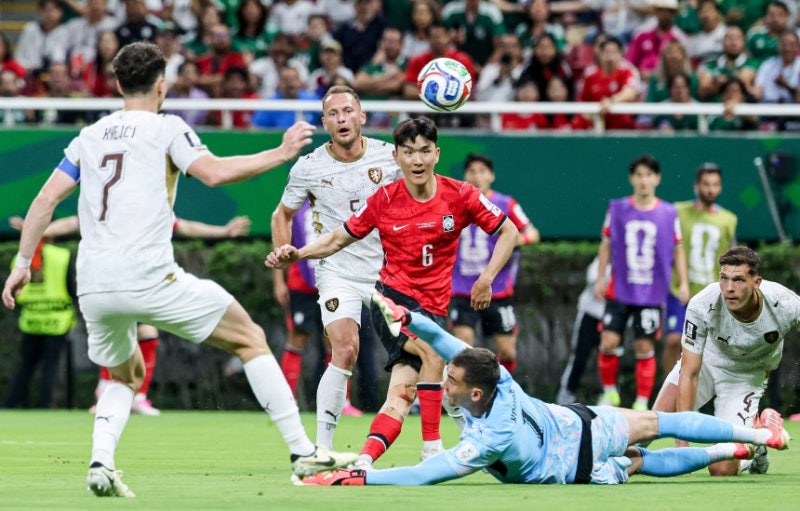황인범, 오현규 연속골로 첫 승리 따낸 한국 축구