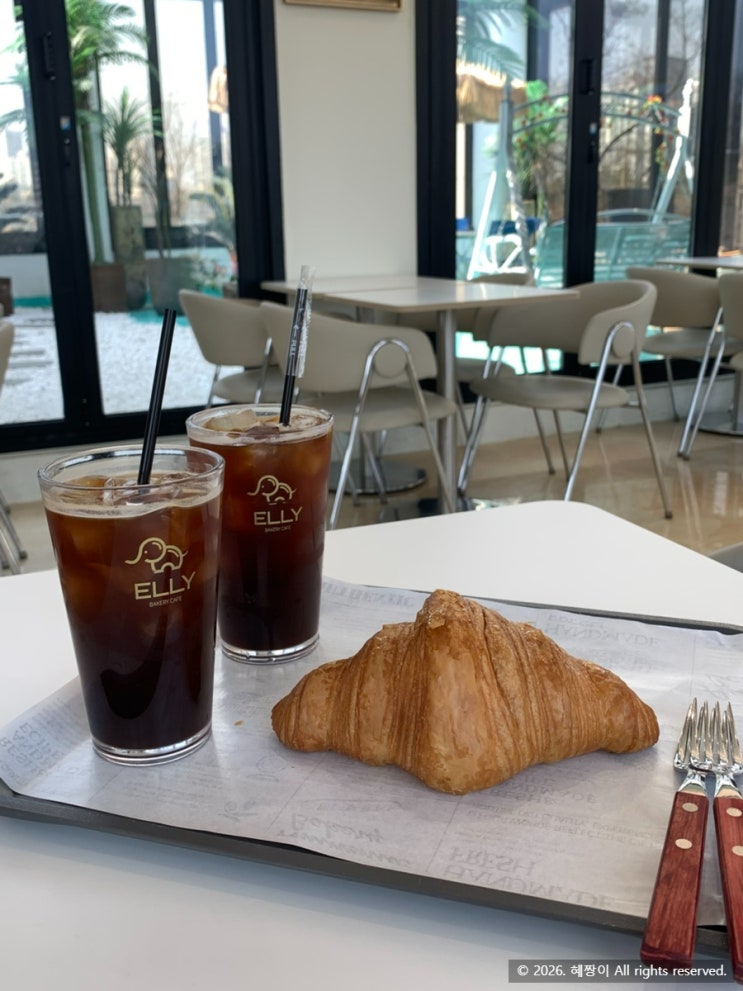  안산대형카페 엘리 추천 | 빵 맛있는 안산베이커리카페