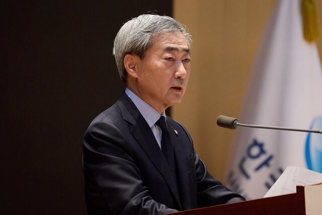  신현송 BIS 고문 "금리 인상 필요성" 적극 제기…한국 경제 가계부채 직격탄 맞나