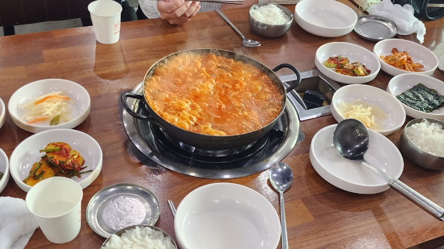 이은영모듬김치찌개 인계본점 사진 4