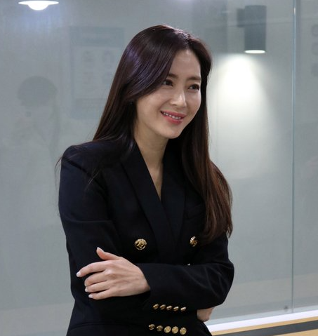 결혼설까지 났던 사랑 이후 송윤아에게 남은 뜻밖의 이름