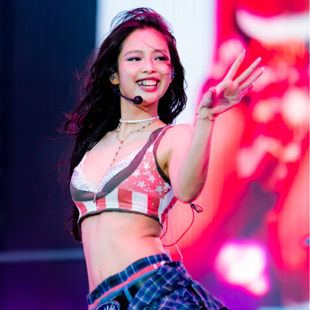 제니가 무대에서 착용한 그릴즈, 알고 보니 치아 손상 위험?
