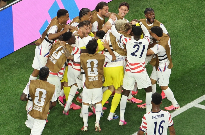  미국, 파라과이 4-1 완파하며 압도적 화력 과시... 축구 판도 뒤흔들 '황금 세대'의 서막