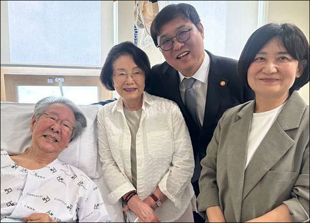 <b>최불암 근황</b>, 입원 중에도 "파하" 웃음 전해진 반가운 소식