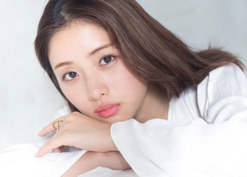 "그 고멘녀 기억나?"… 일본 톱배우 이시하라 사토미가 결혼한 의외의 남편