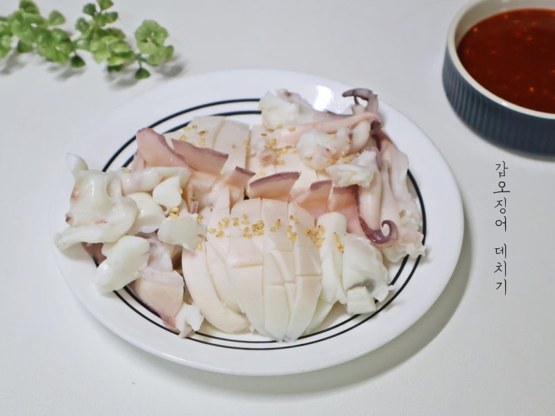 갑오징어 제철 숙회 데치기 시간 촉수 손질 방법