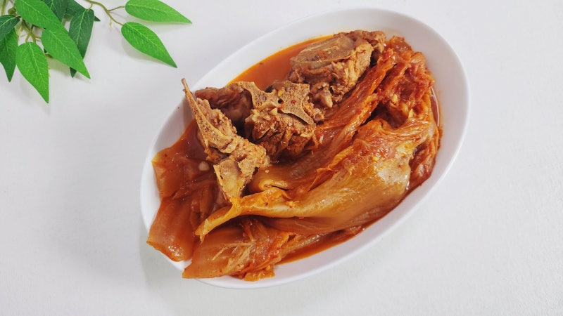 돼지등뼈 요리 삶기 묵은지 김치찜 만들기 집밥 레시피 추천 반찬거리