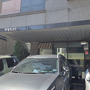 싱그러운 잔디밭이 매력적인 야외 테라스 카페, 안양 동편마을 브런치 '키에라코트' 브런치 ....