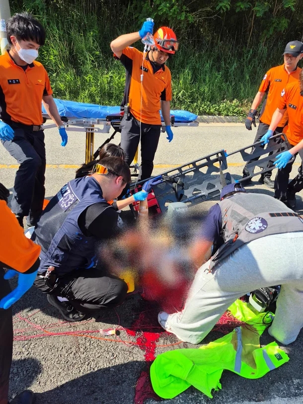 오늘 오후, <b>포항</b> 칠포해수욕장 인근 <b>패러글라이딩</b> 70대 <b>추락</b>…