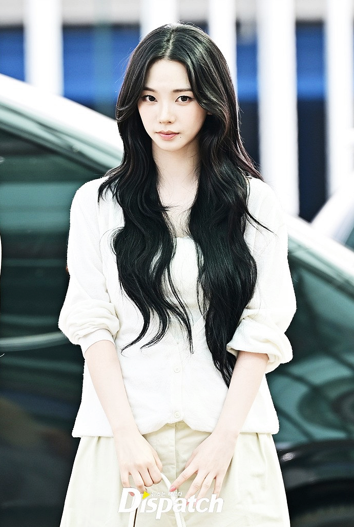  카리나 명품보다 빛난 패션, 15만원대 블라우스가 더 예뻤던 이유