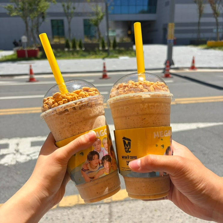  메가커피 음료 디저트 추천: 플레인퐁크러쉬&바나나퐁크러쉬&햄앤치즈샌드위치(가격, 칼로리, 맛)