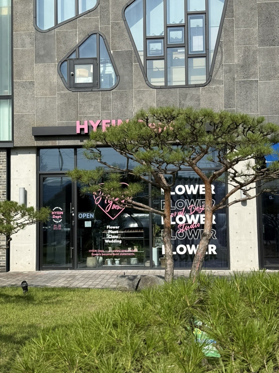 투썸플레이스 춘천사농점 사진 1