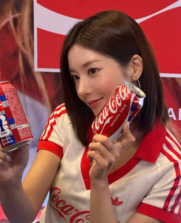 올해는 워터밤 말고 월드컵 여신! 권은비 아디다스 응원복 알아보자