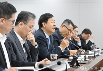 재무통 구윤철, 18년 만에 부활한 <b>재정경제부</b> 이끄는... 