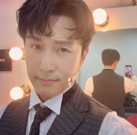 신화 김동완, 연속 SNS 폭탄 발언 끝에 결국 무릎 꿇었다…"무책임한 짓 많이 했다" 충격 반성....