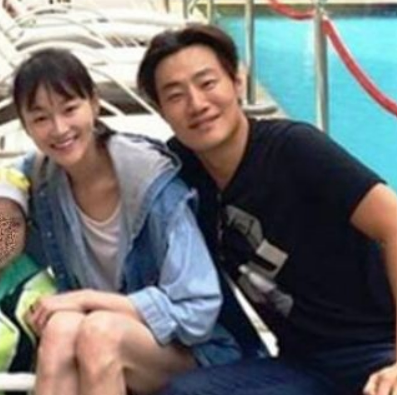 ソン・ソック、パク・ヘス、ソン・ジュンギも訪れたその家...別々の部屋を使う芸能人夫婦の「平倉洞大邸宅」新築祝い
