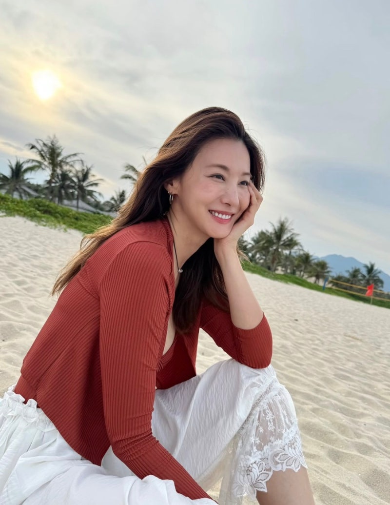 유인영, 42세 믿기지 않네…해변 여행 사진에 쏟아진 반응