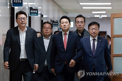 <b>국힘</b> 장동혁 투표용지 부족에 서울 재<b>선거 소청</b> 긴급 논의...... 