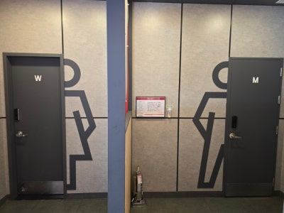 KFC Konkuk Univ. Entrance Station Restroom — photo 2